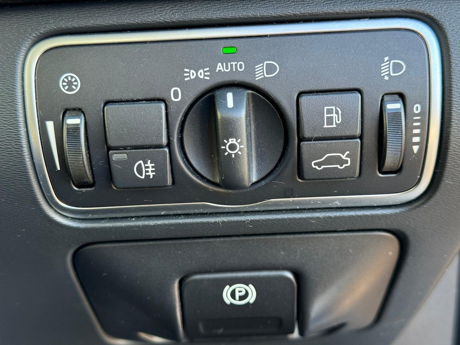 Used Volvo XC60 2017 for sale - 77230187: Photo 34