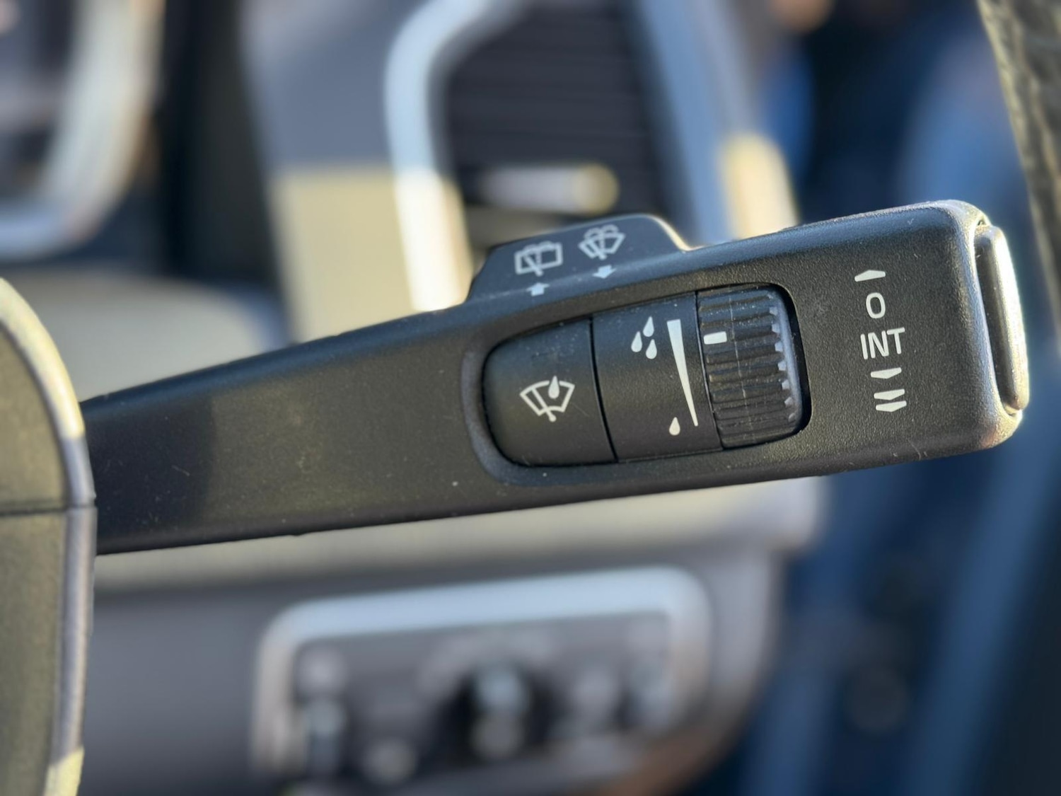 Used Volvo XC60 2017 for sale - 77230187: Photo 36