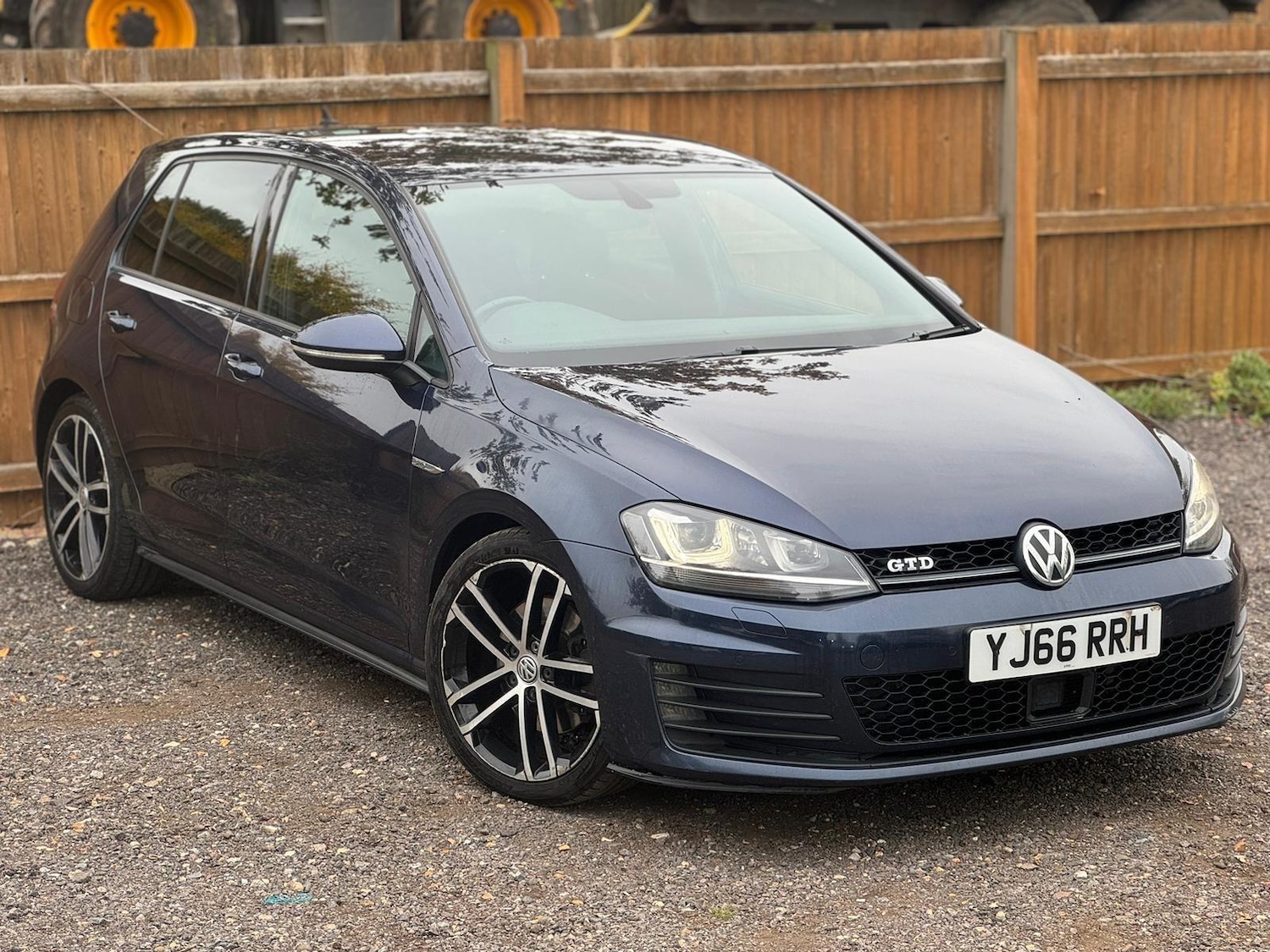 Used Volkswagen Golf 2017 for sale - 76238889: Photo 1