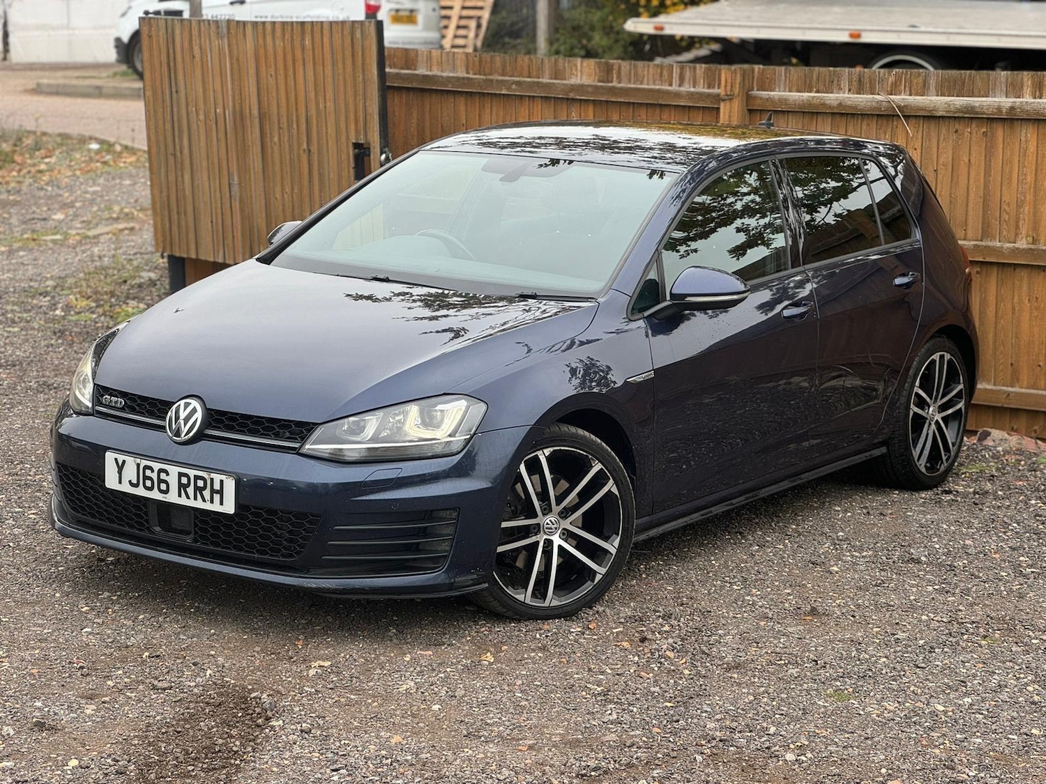 Used Volkswagen Golf 2017 for sale - 76238889: Photo 2