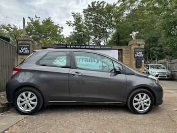 Used Toyota Yaris 2012 for sale - 79323640: Photo