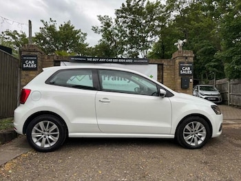 Used Volkswagen Polo 2015 for sale - 79104385: Photo