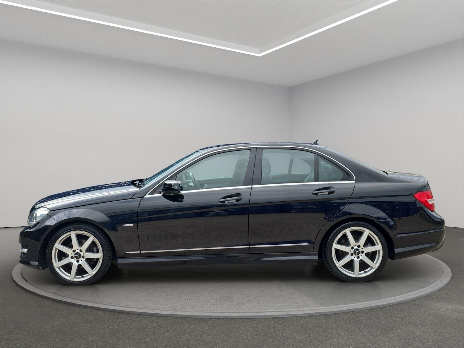 Used Mercedes-Benz C-Class 2012 for sale - 76020773: Photo 5
