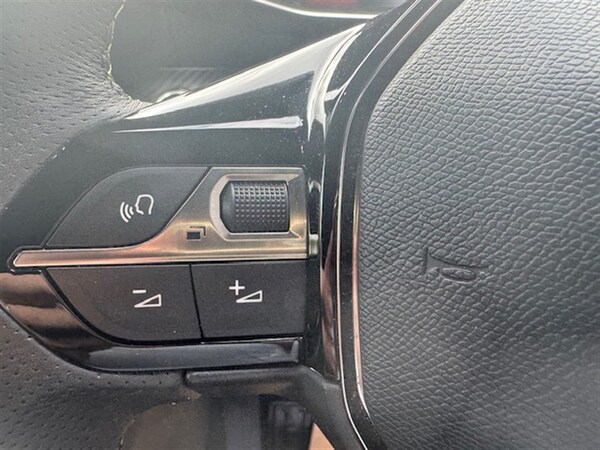 Used Peugeot 2008 2022 for sale - 75536063: Photo 40