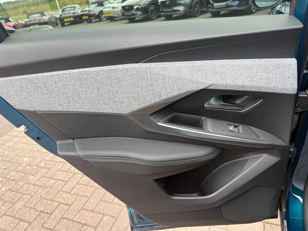 Used Peugeot E-3008 2024 for sale - 74247057: Photo 32