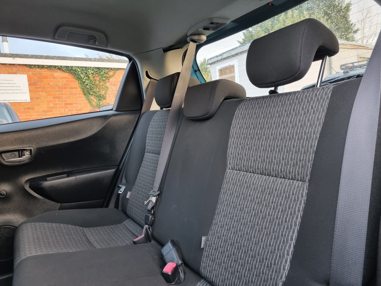 Used Toyota Yaris 2013 for sale - 76378539: Photo 18