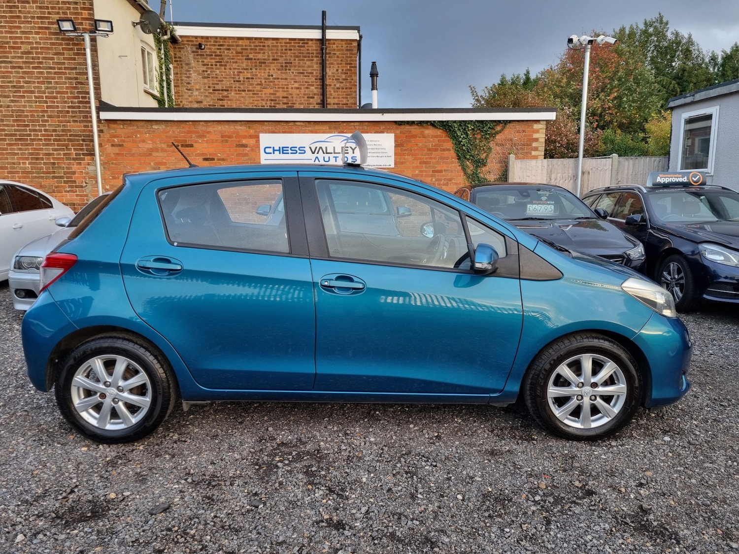 Used Toyota Yaris 2013 for sale - 76378539: Photo 2