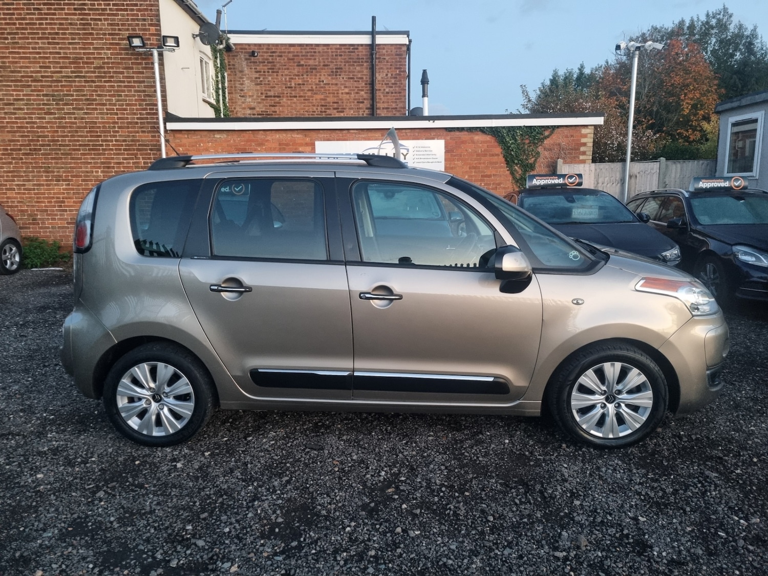 Used Citroen C3 Picasso 2012 for sale - 76519800: Photo 2