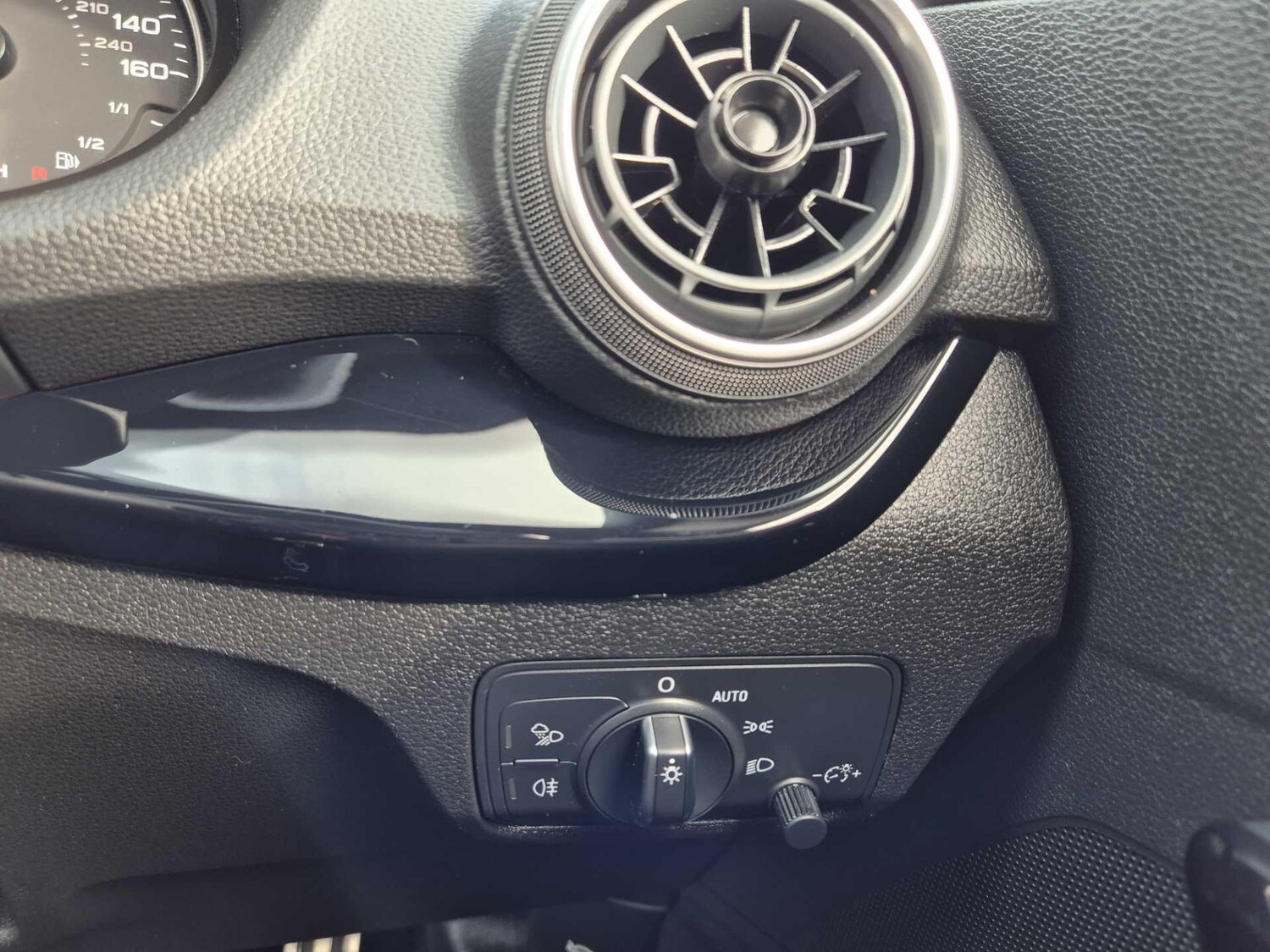 Used Audi Q2 2019 for sale - 76099059: Photo 35