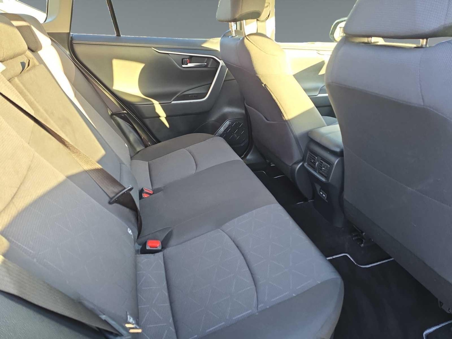 Used Toyota RAV4 2022 for sale - 76646325: Photo 18