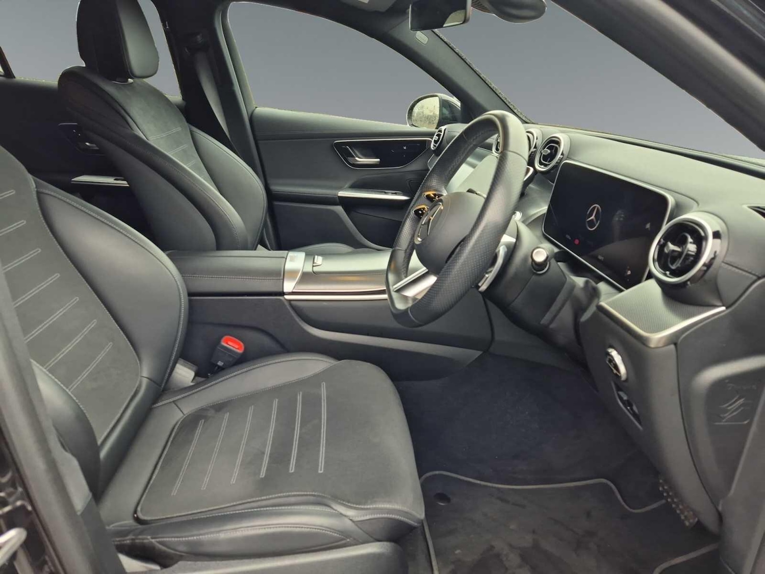 Used Mercedes-Benz GLC 2024 for sale - 76456689: Photo 18