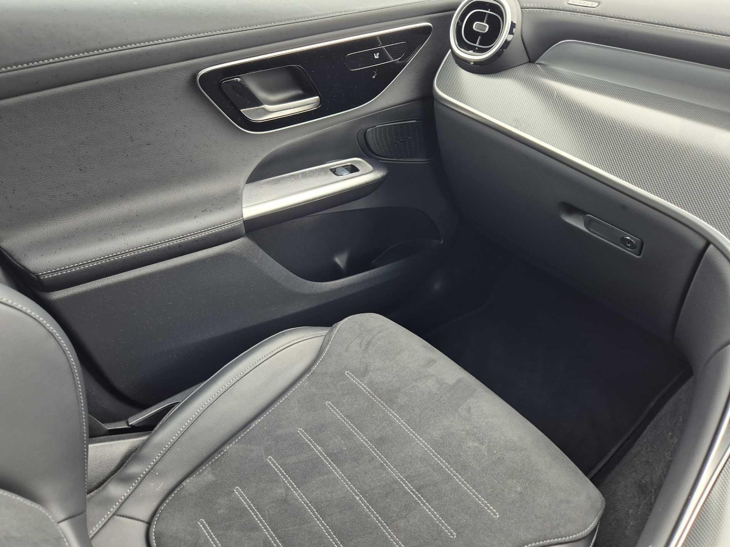 Used Mercedes-Benz GLC 2024 for sale - 76456689: Photo 32