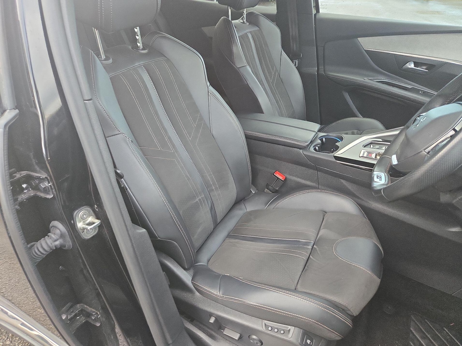 Used Peugeot 3008 2021 for sale - 77469039: Photo 5