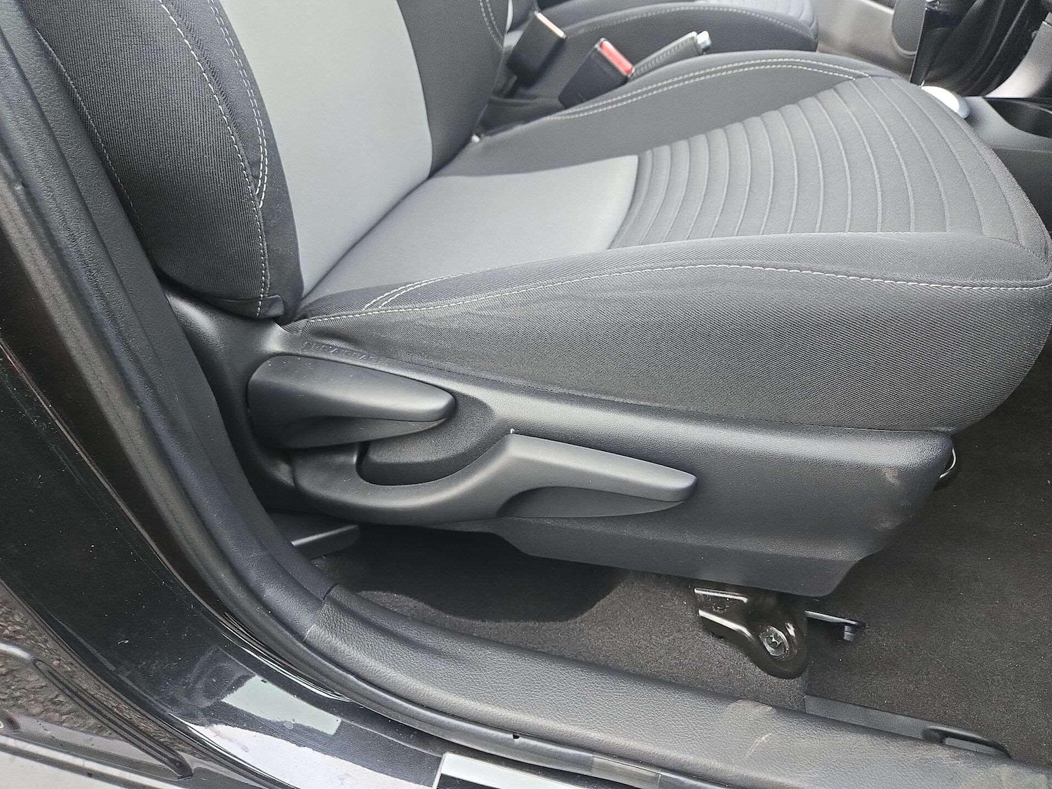 Used Toyota Yaris 2018 for sale - 77091203: Photo 6