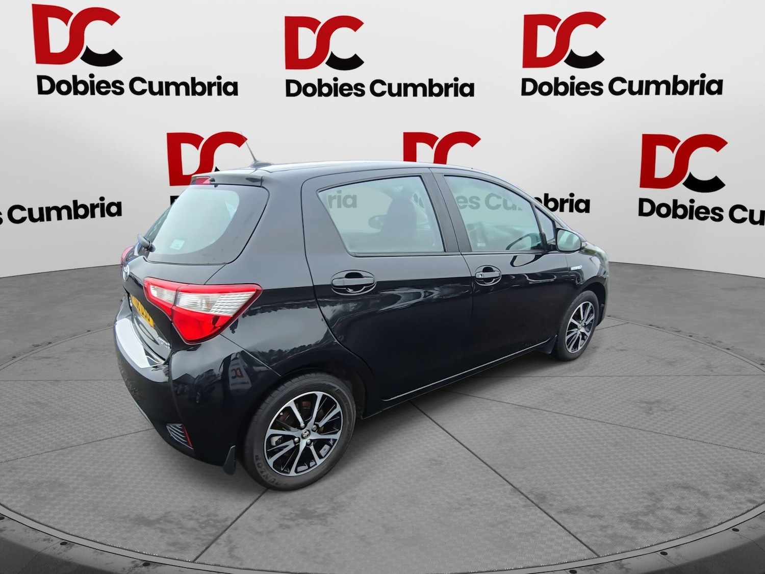 Used Toyota Yaris 2018 for sale - 77091203: Photo 64