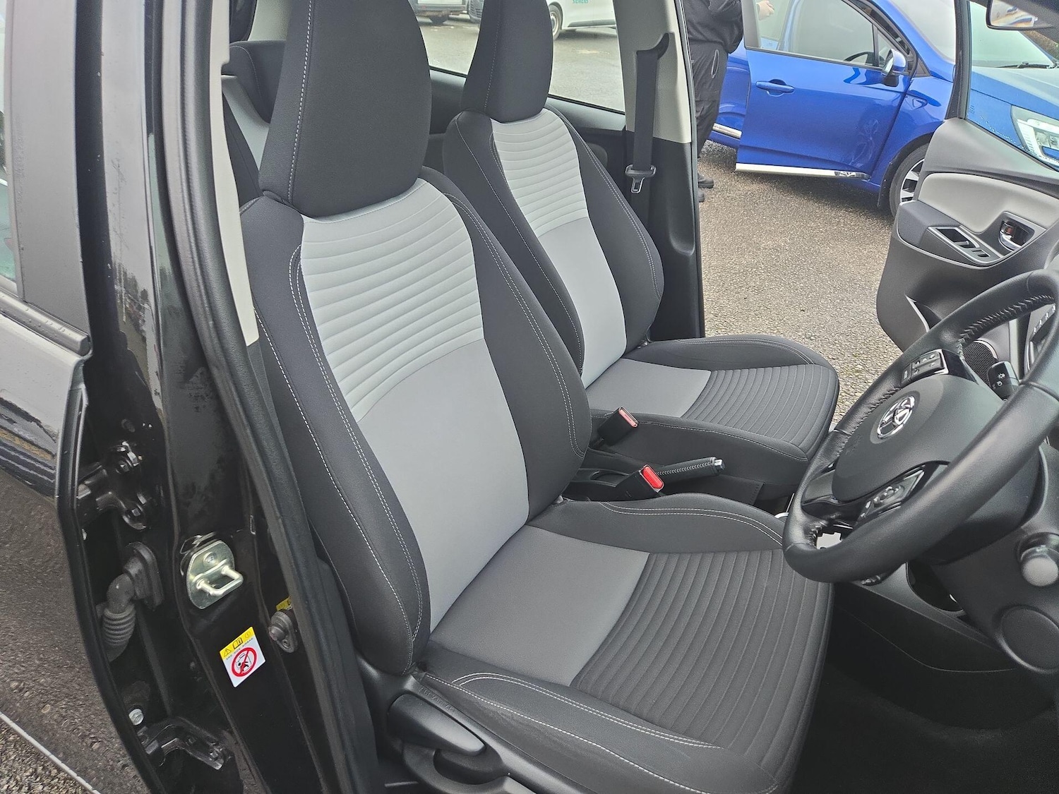 Used Toyota Yaris 2018 for sale - 77091203: Photo 65