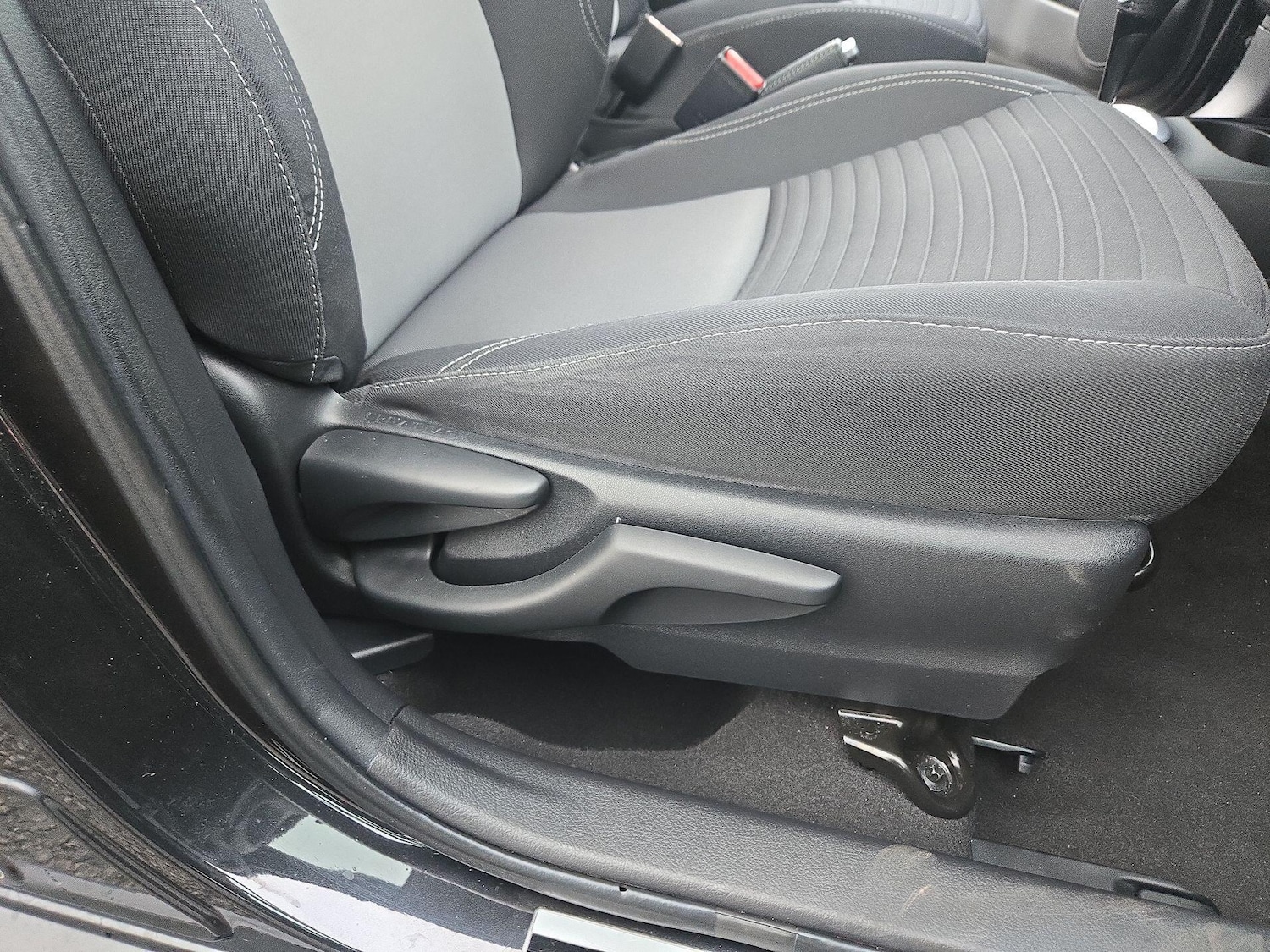 Used Toyota Yaris 2018 for sale - 77091203: Photo 66