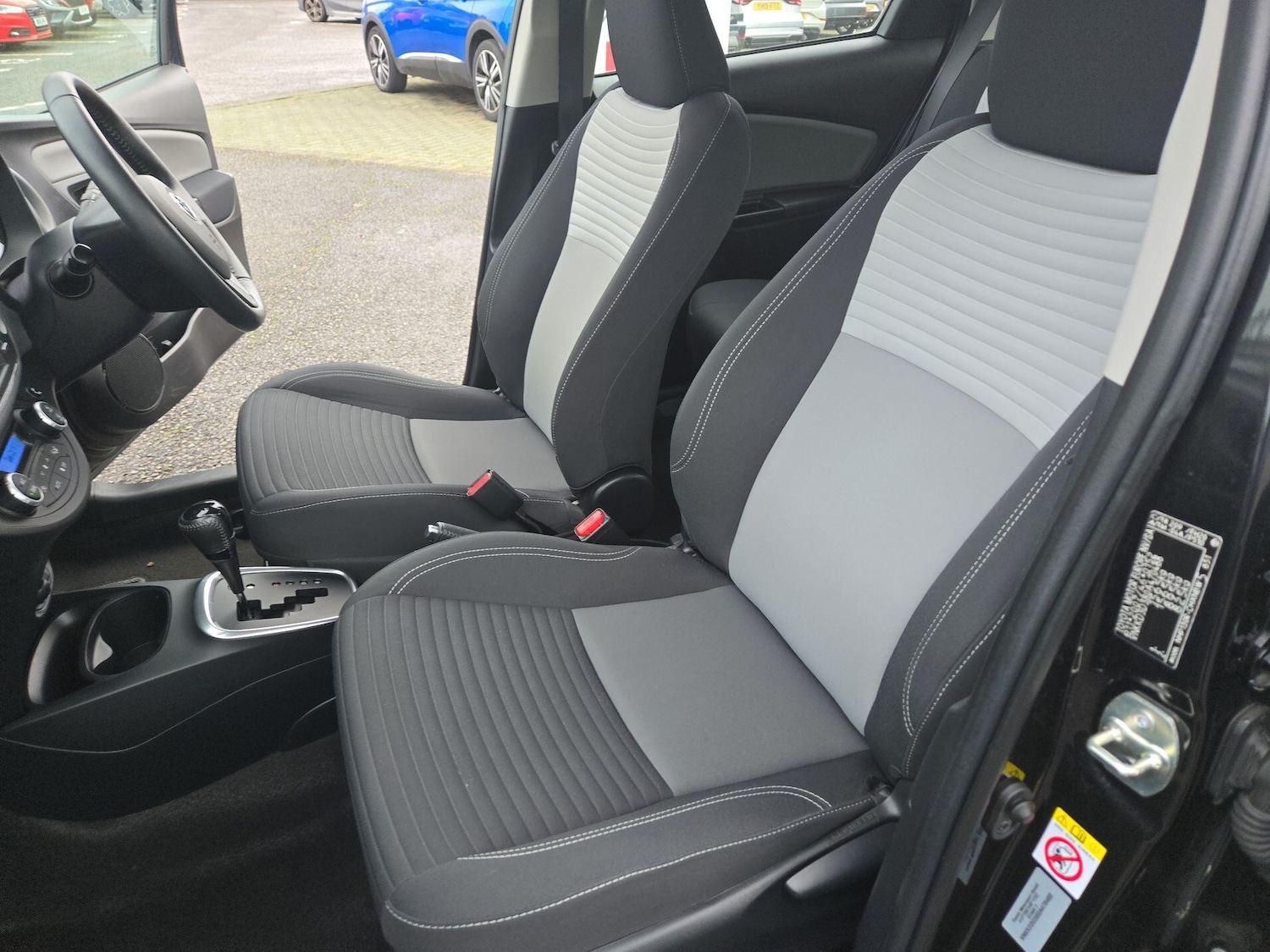 Used Toyota Yaris 2018 for sale - 77091203: Photo 75