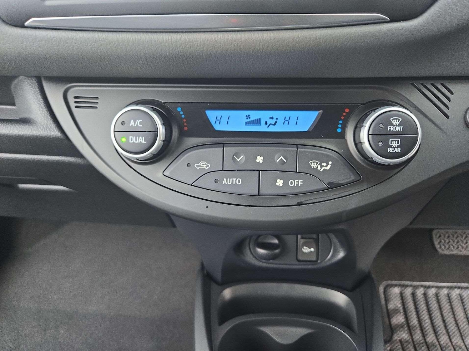 Used Toyota Yaris 2018 for sale - 77091203: Photo 8