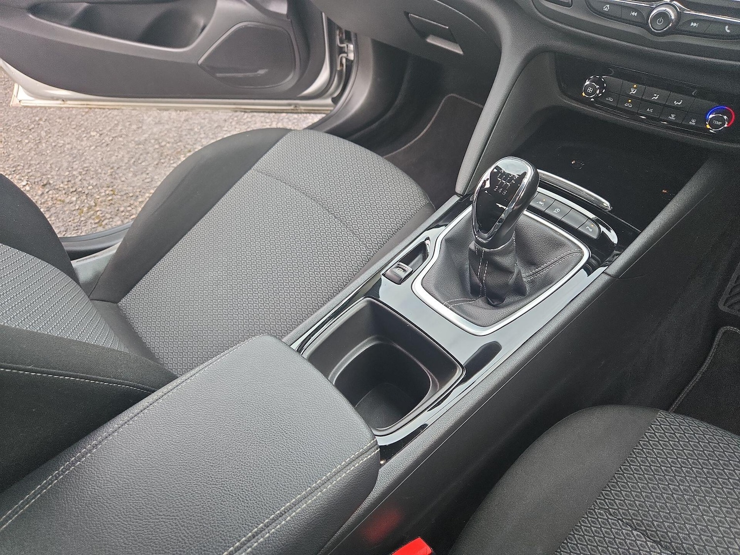 Used Vauxhall Insignia 2017 for sale - 77456179: Photo 3