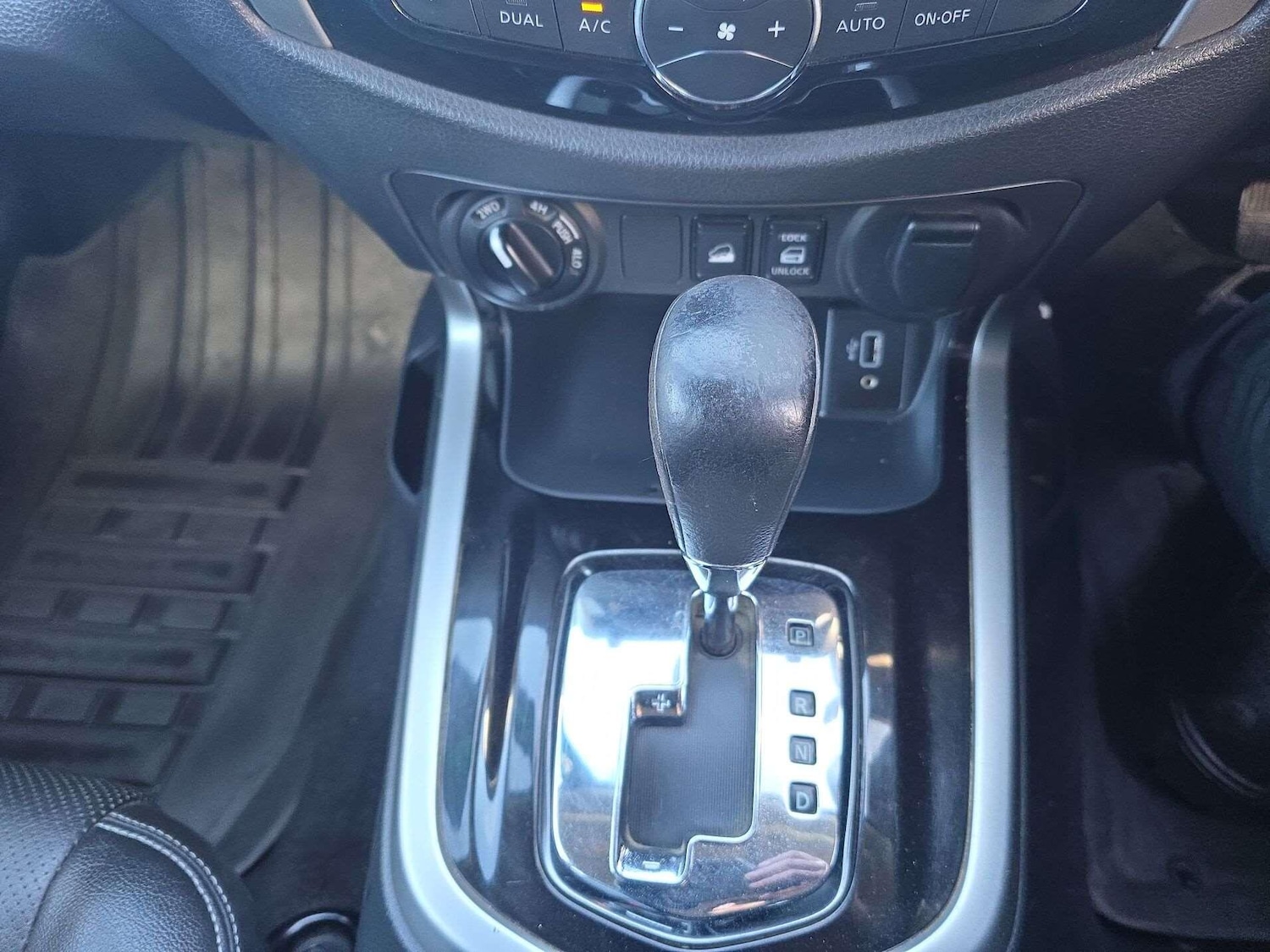 Used Nissan Navara 2020 for sale - 77120504: Photo 36