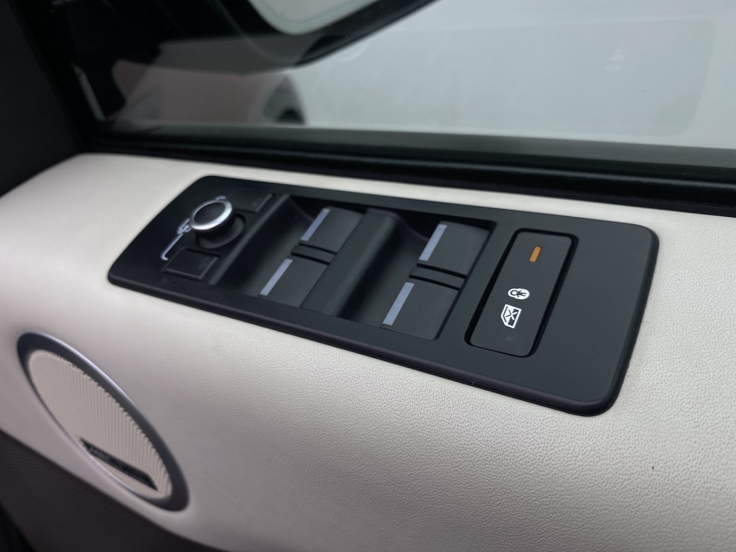 Used Land Rover Discovery 2017 for sale - 77453243: Photo 60