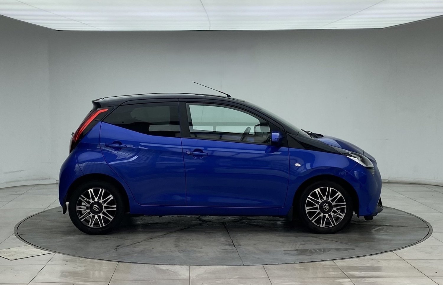 Used Toyota AYGO 2019 for sale - 77453240: Photo 3