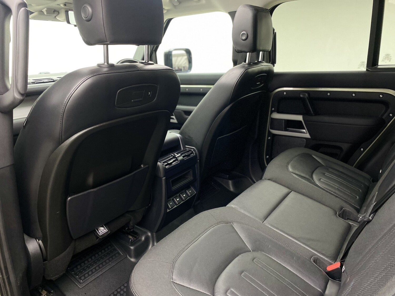 Used Land Rover Defender 110 2020 for sale - 77453302: Photo 11