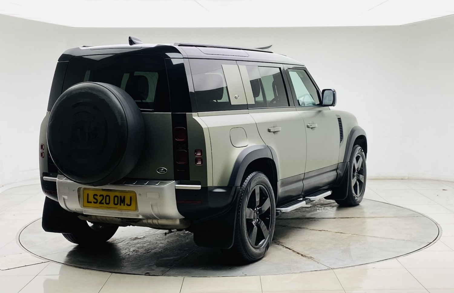 Used Land Rover Defender 110 2020 for sale - 77453302: Photo 4