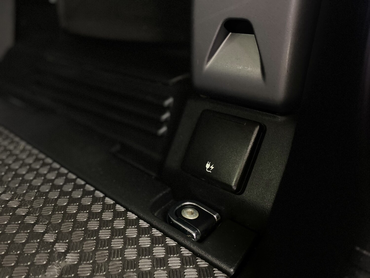 Used Land Rover Defender 110 2020 for sale - 77453302: Photo 51