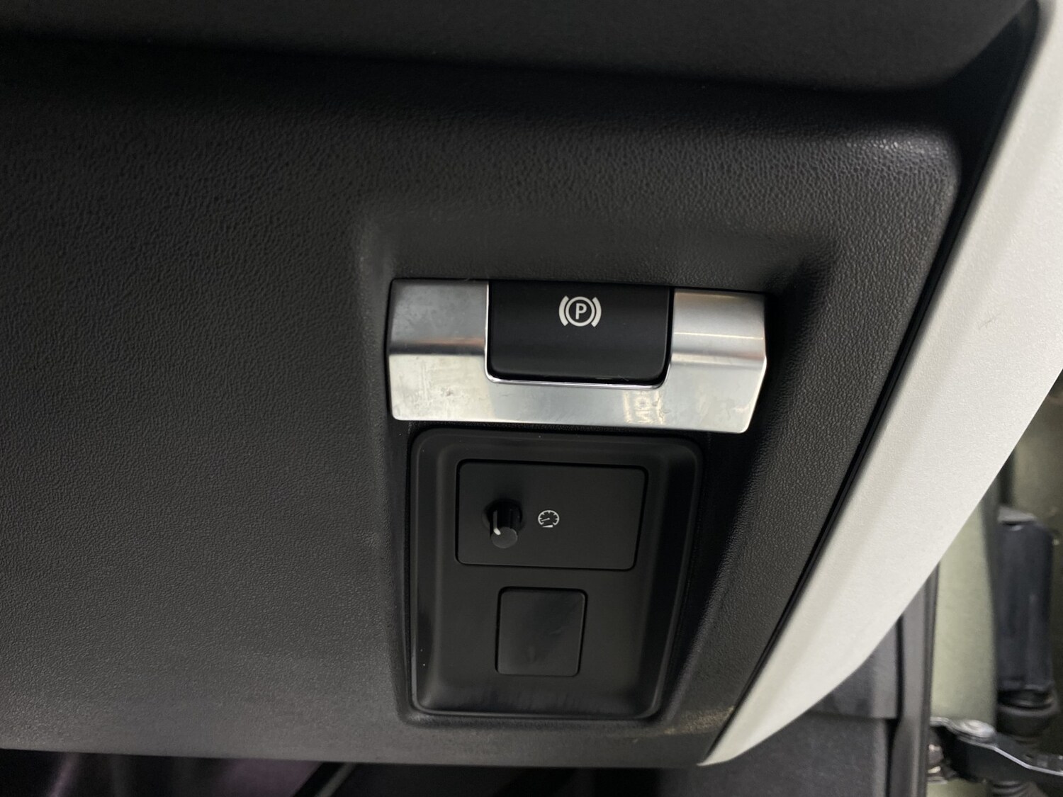 Used Land Rover Defender 110 2020 for sale - 77453302: Photo 61