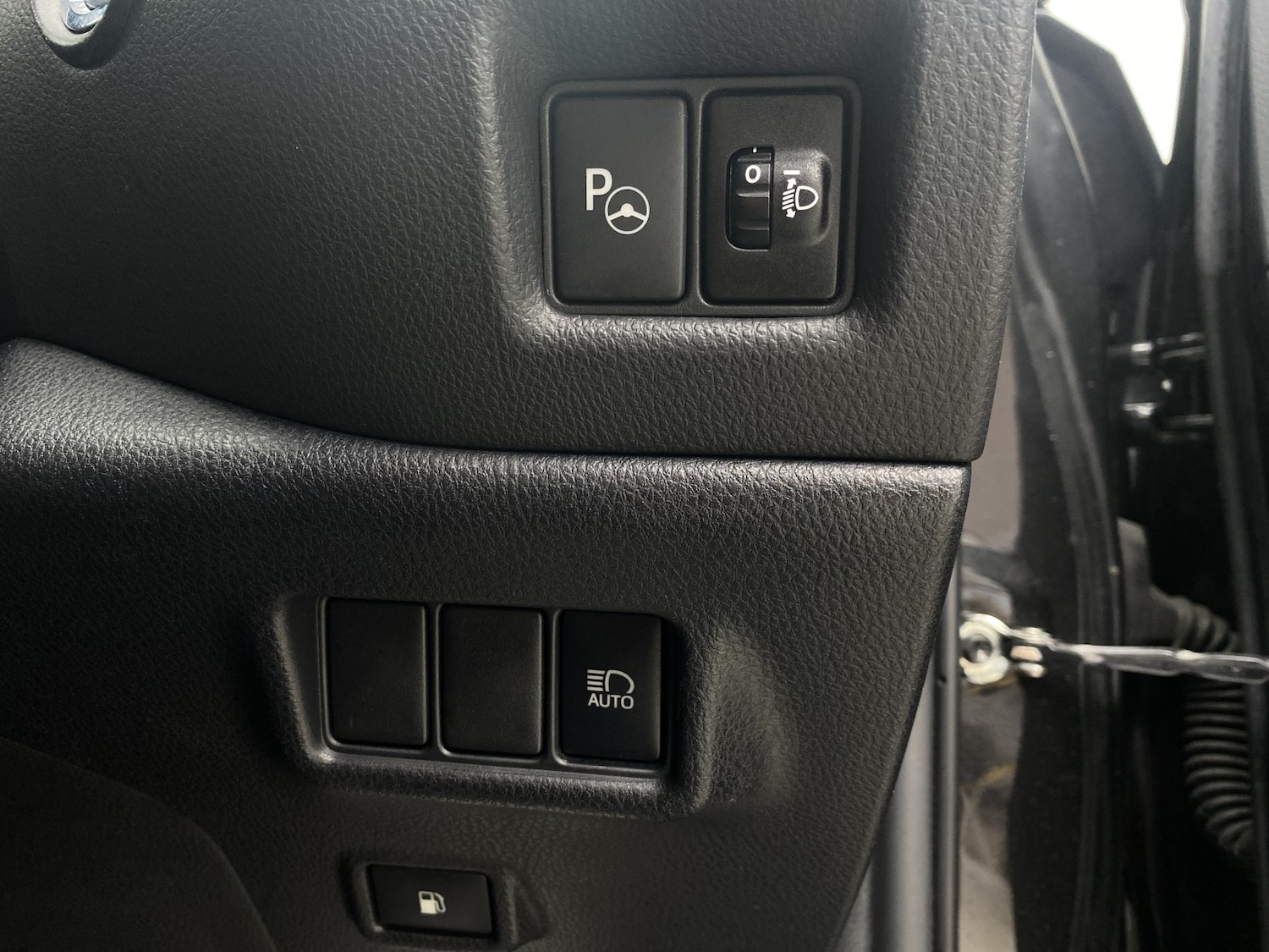 Used Toyota C-HR 2018 for sale - 77453421: Photo 53