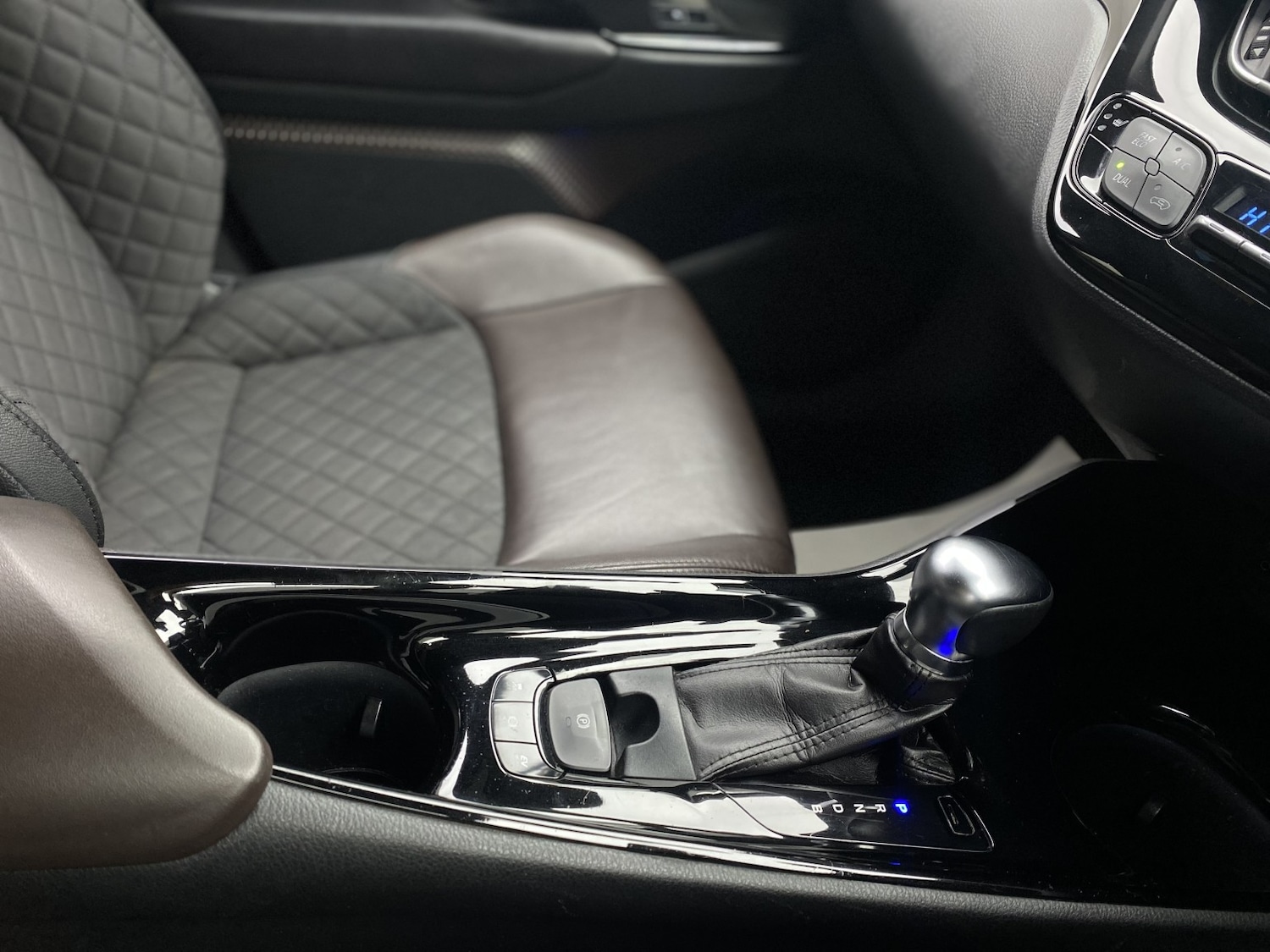 Used Toyota C-HR 2018 for sale - 77453421: Photo 58