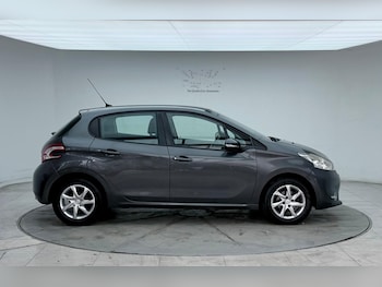 Used Peugeot 208 2015 for sale - 79115501: Photo
