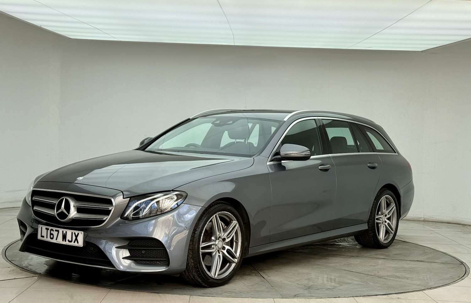 Used Mercedes-Benz E Class 2017 for sale - 77453254: Photo 2