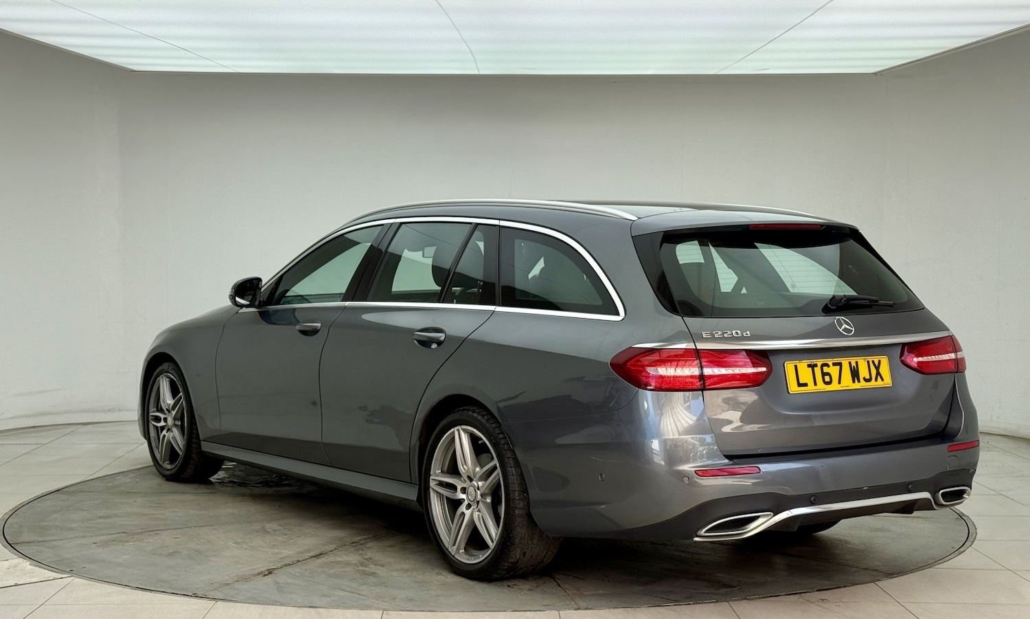 Used Mercedes-Benz E Class 2017 for sale - 77453254: Photo 4