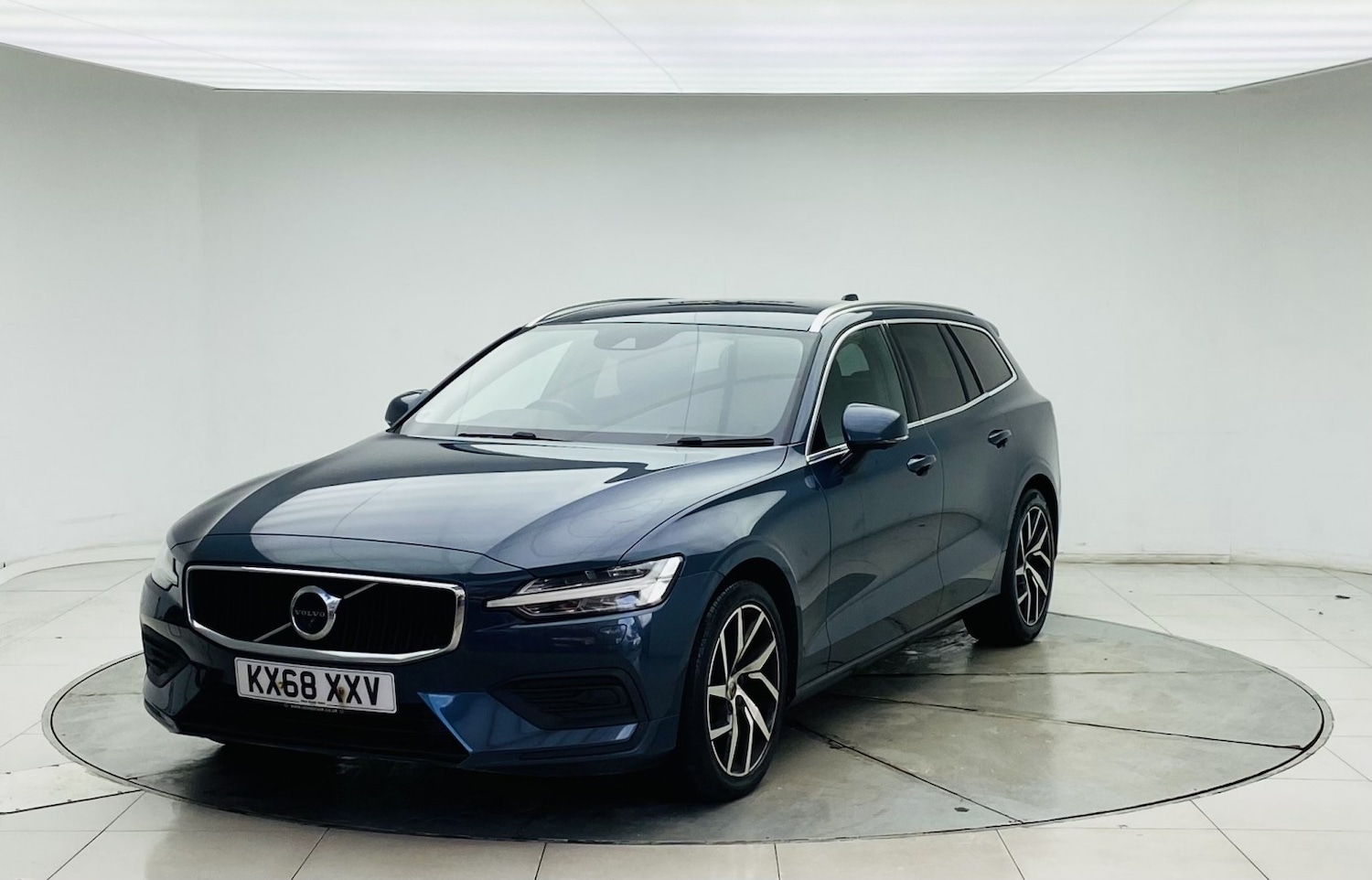 Used Volvo V60 2018 for sale - 77453310: Photo 2