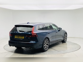 Used Volvo V60 2018 for sale - 77453310: Photo