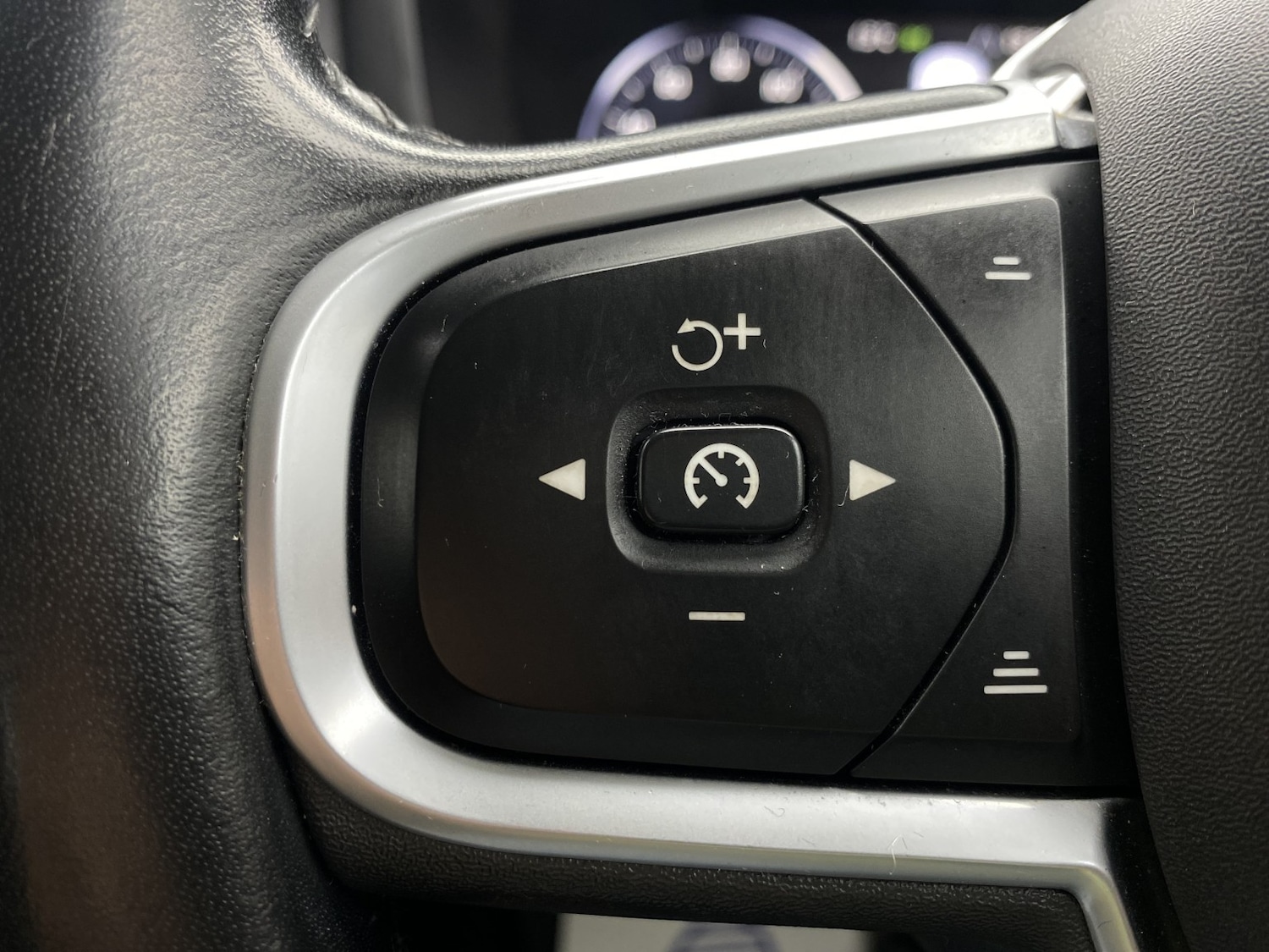 Used Volvo V60 2018 for sale - 77453310: Photo 44