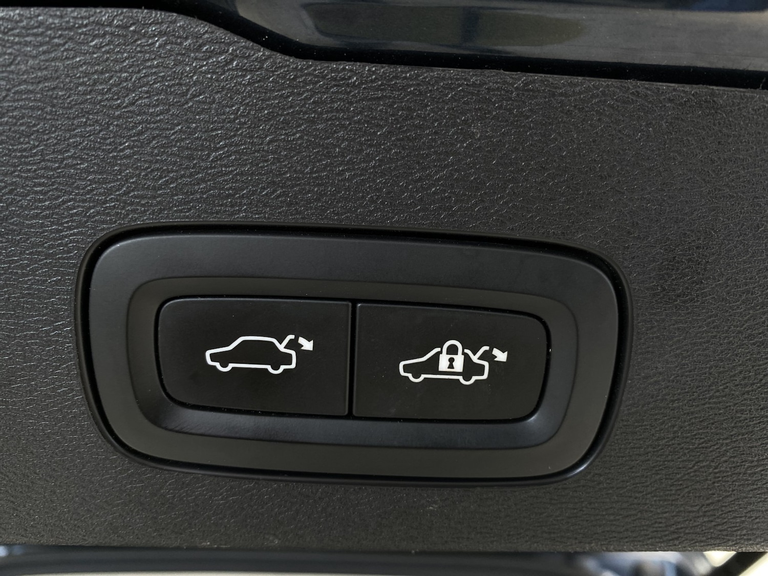 Used Volvo V60 2018 for sale - 77453310: Photo 48