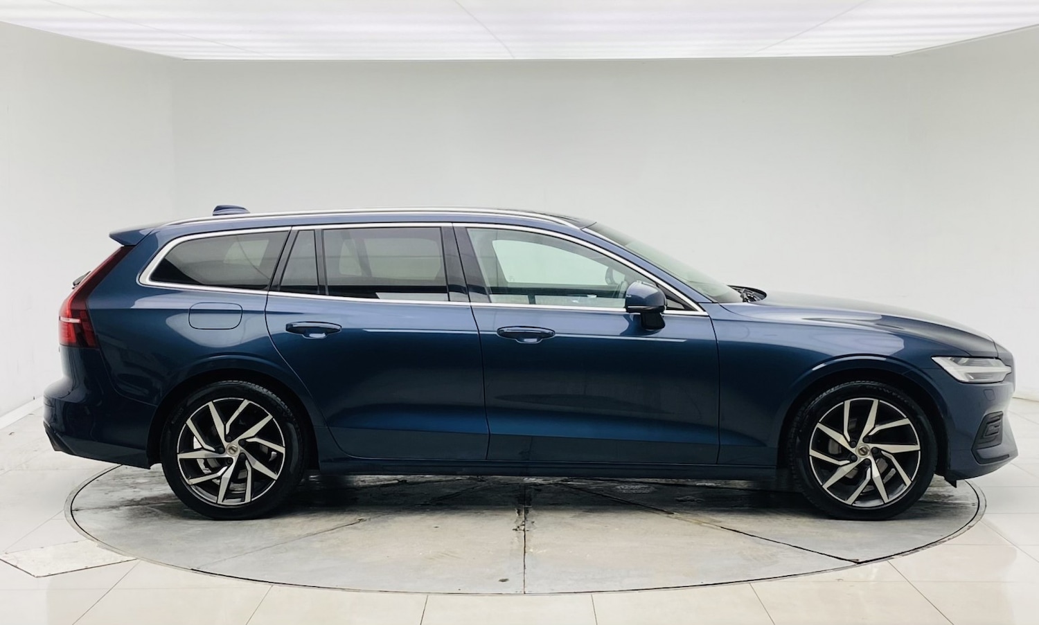 Used Volvo V60 2018 for sale - 77453310: Photo 5