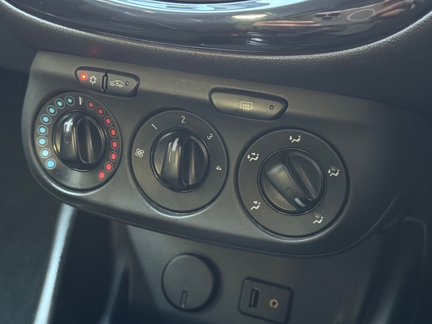 Used Vauxhall Corsa 2015 for sale - 76921568: Photo 14