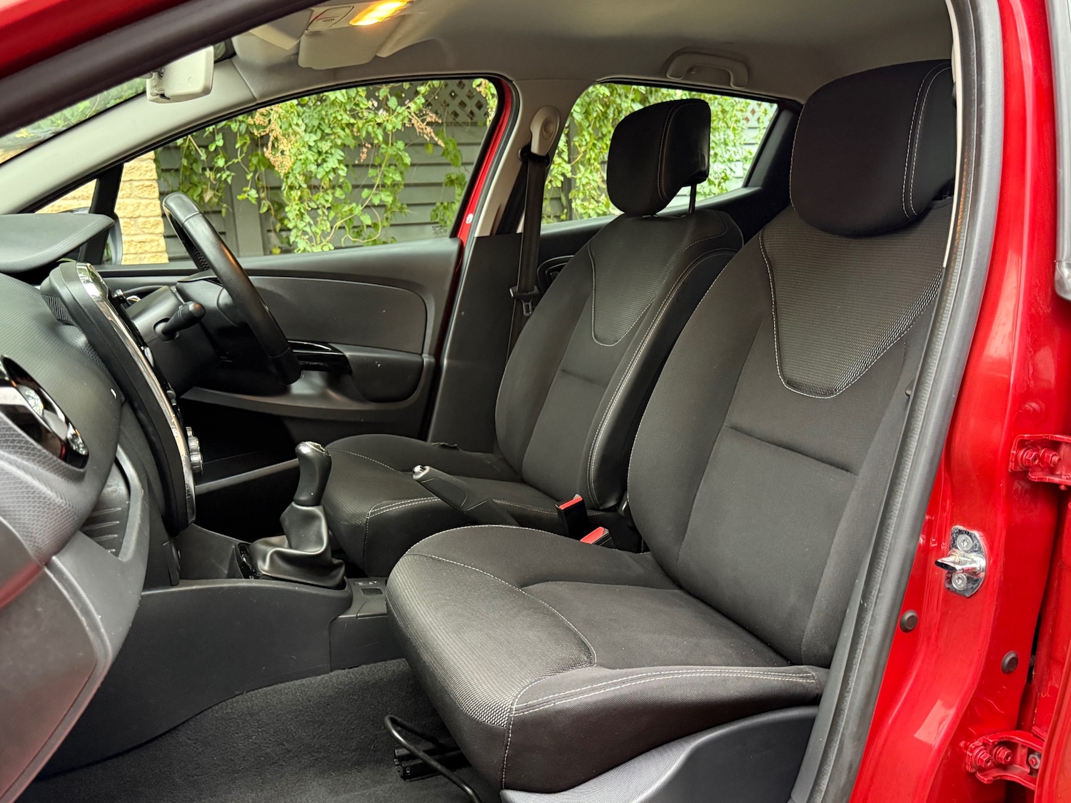 Used Renault Clio 2014 for sale - 76415028: Photo 9