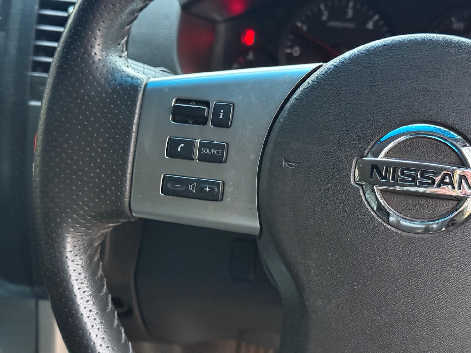 Used Nissan Navara 2015 for sale - 77570881: Photo 14