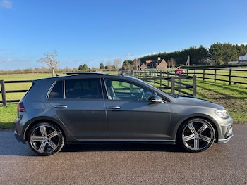 Used Volkswagen Golf 2017 for sale - 77818195: Photo