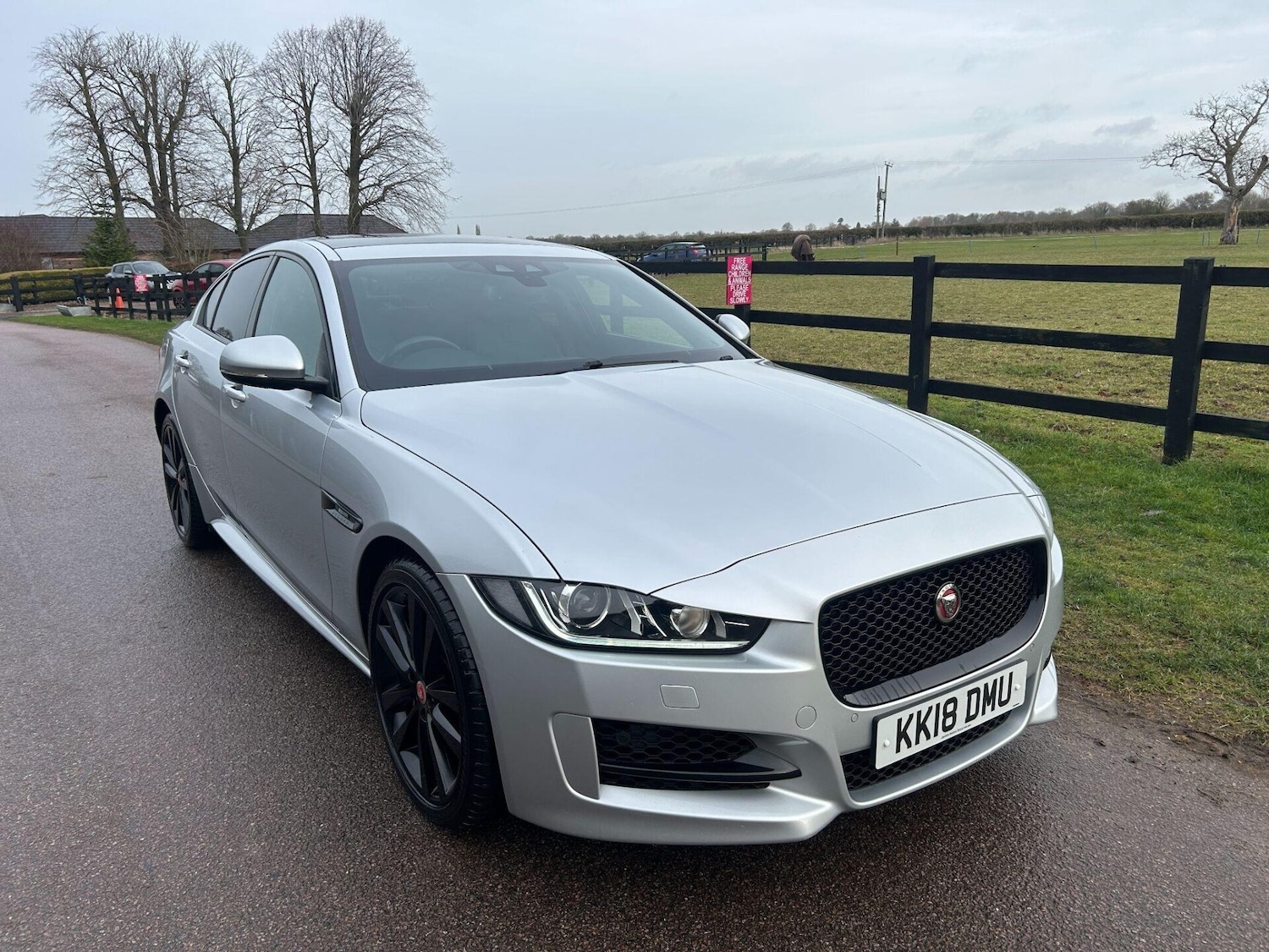 Used Jaguar XE 2018 for sale - 77168676: Photo 3
