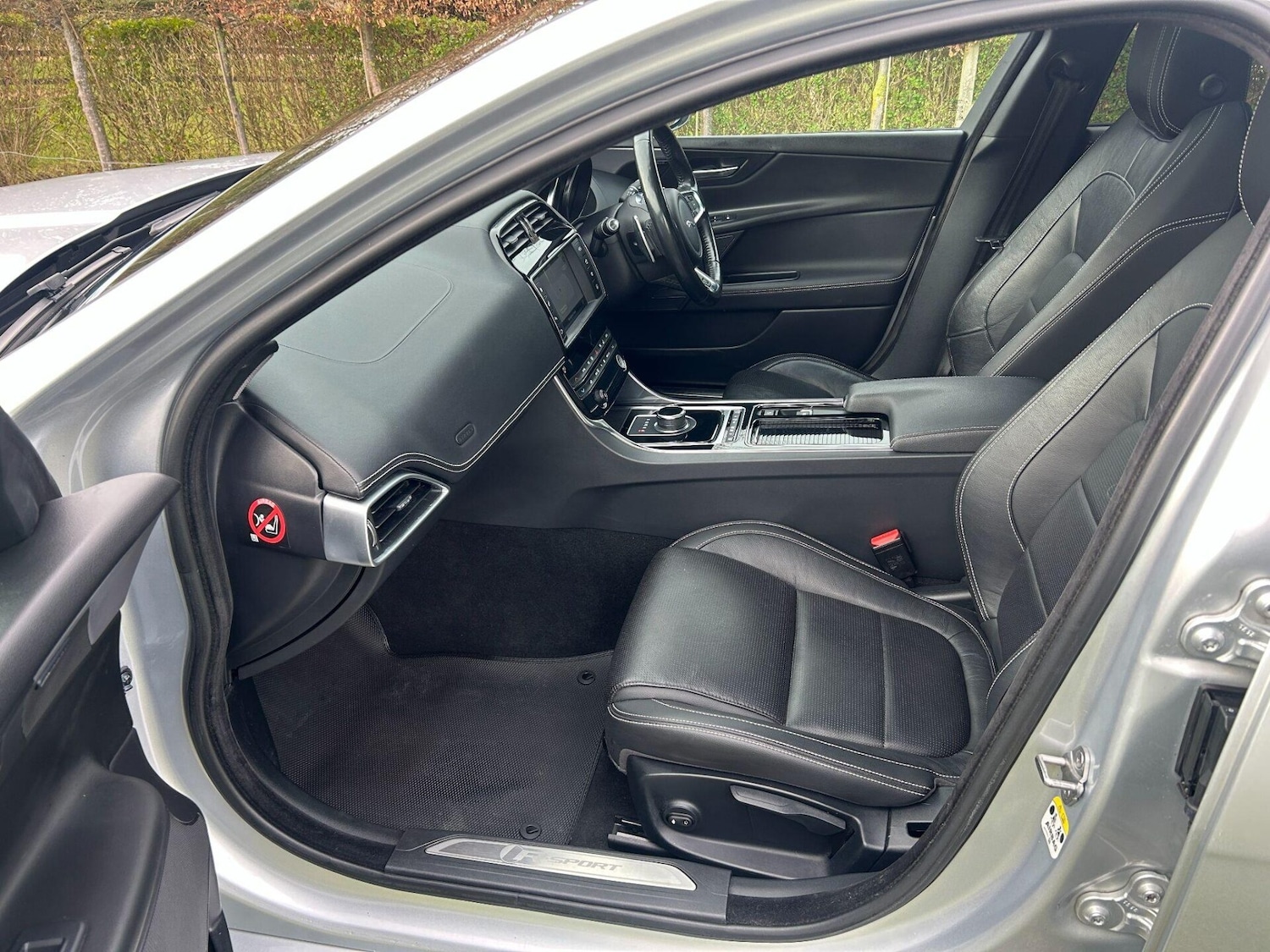 Used Jaguar XE 2018 for sale - 77168676: Photo 9