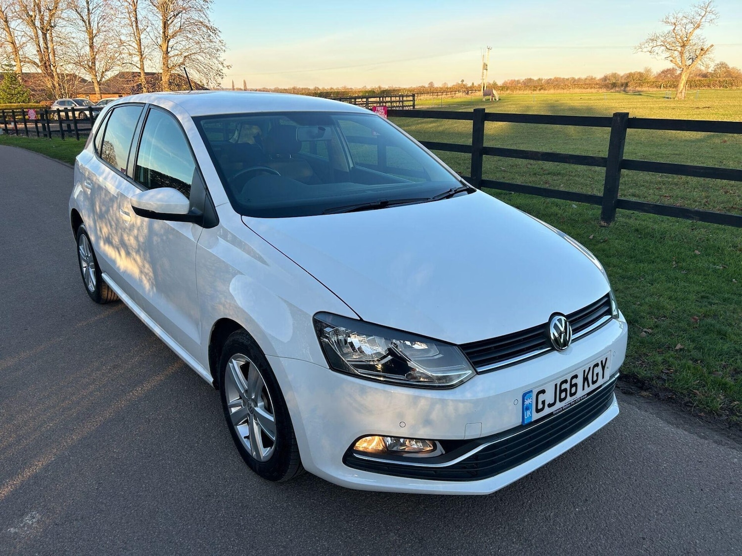 Used Volkswagen Polo 2016 for sale - 76718907: Photo 2