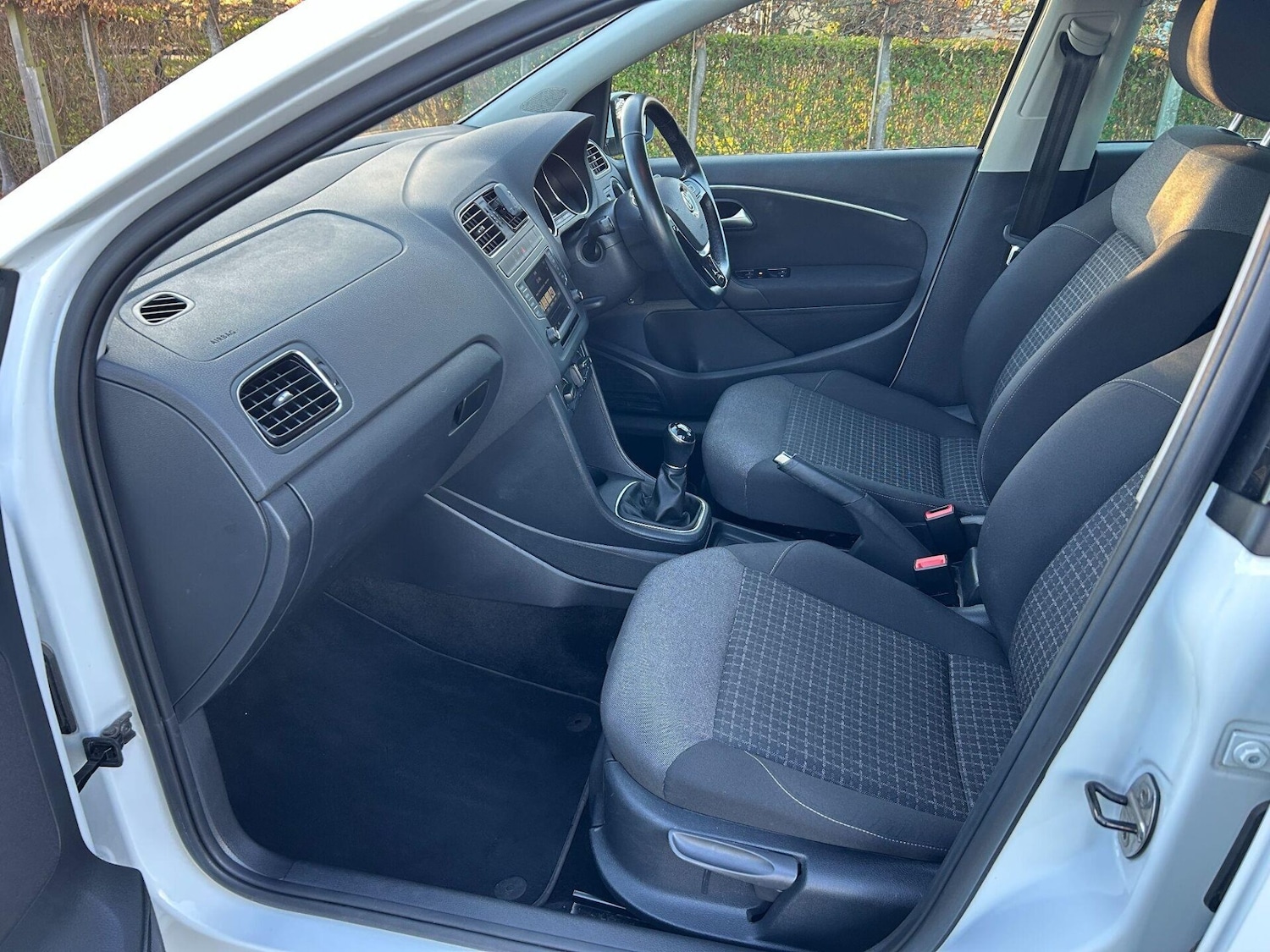 Used Volkswagen Polo 2016 for sale - 76718907: Photo 8