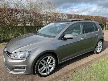 Used Volkswagen Golf 2016 for sale - 77649946: Photo